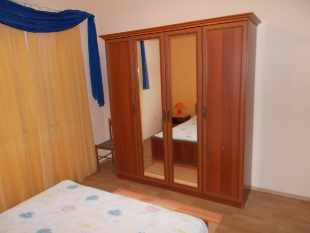 Apartments Makaus Kampor Cameră foto